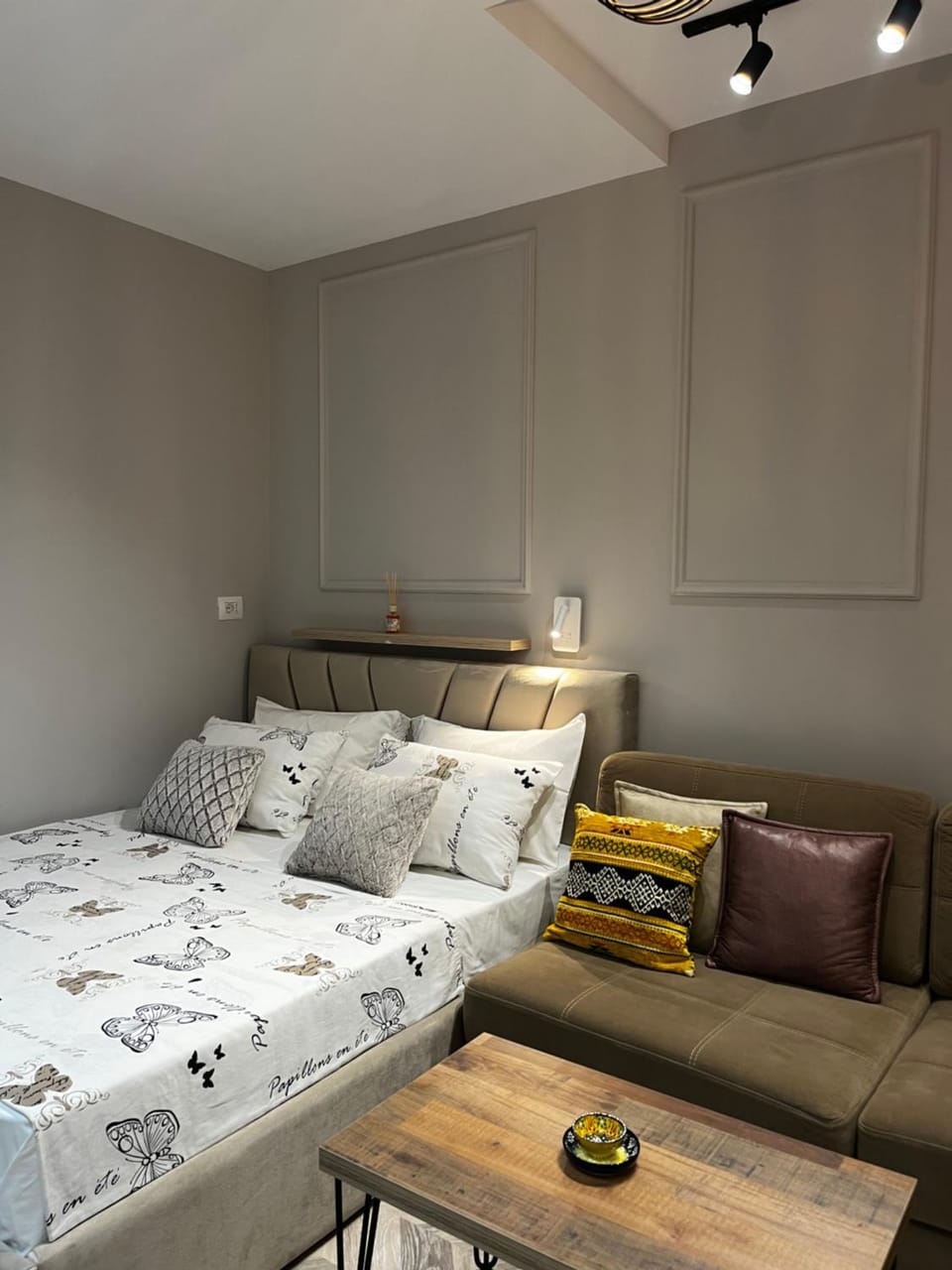 Living room, Bedroom