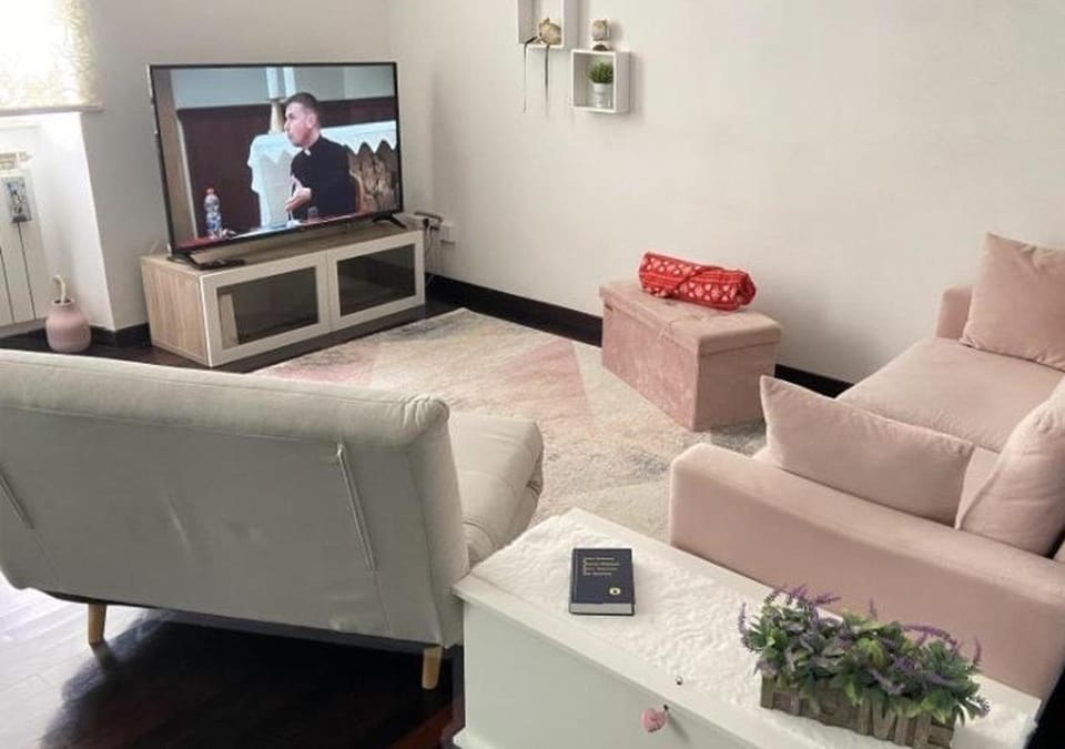 Communal lounge/ TV room, Living room