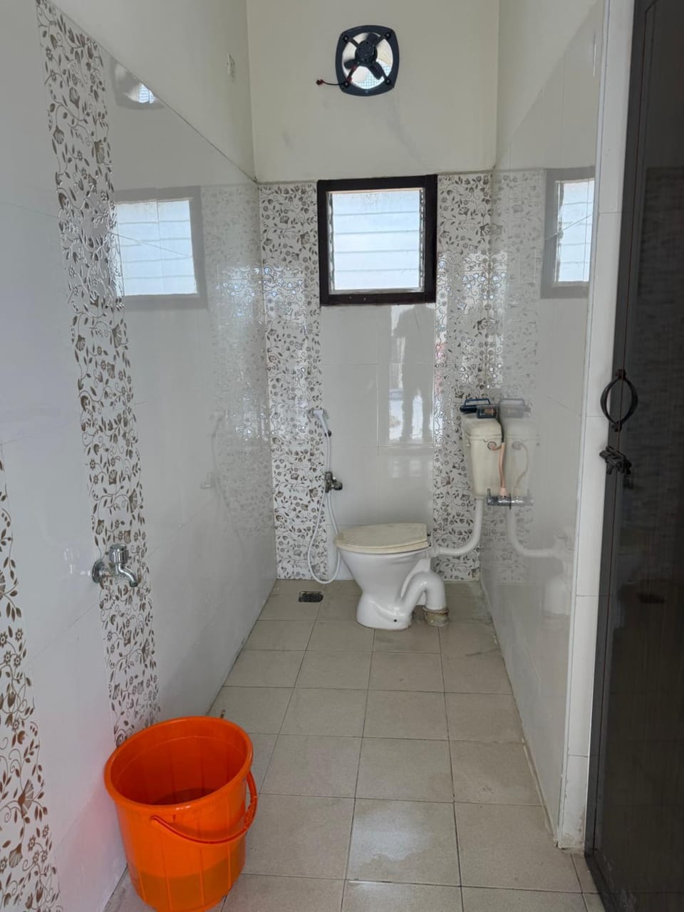 Sels Home 2 single bed, attached bathroom, lift, third floor, CAR park, entire terrace Apartment in Chennai