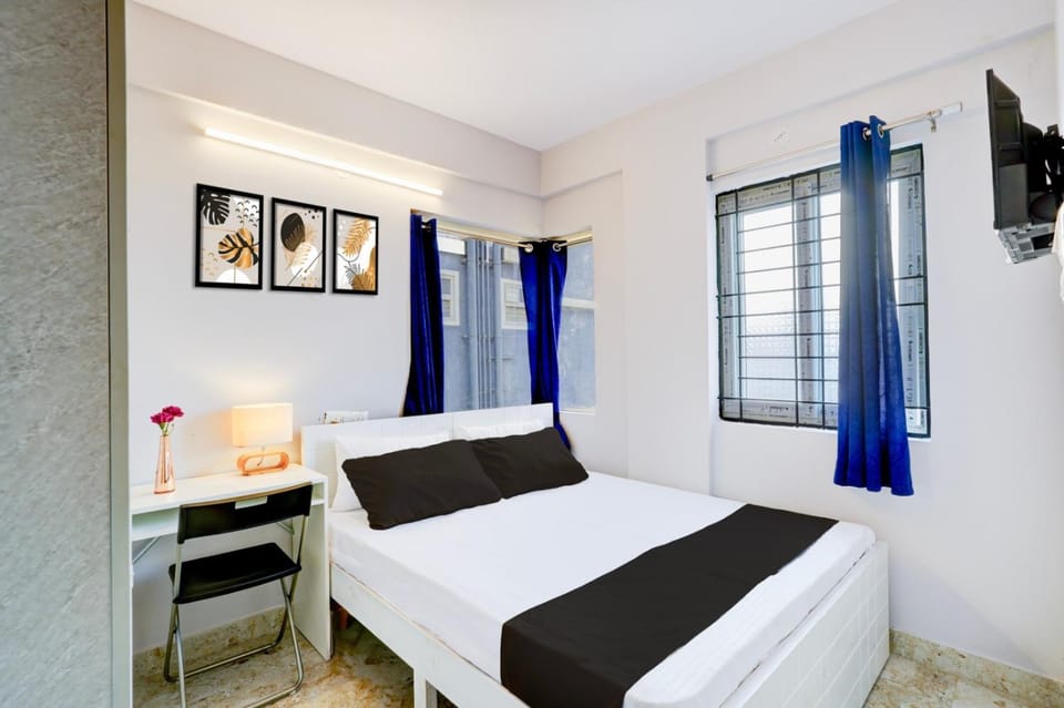 Bed, TV and multimedia, Photo of the whole room