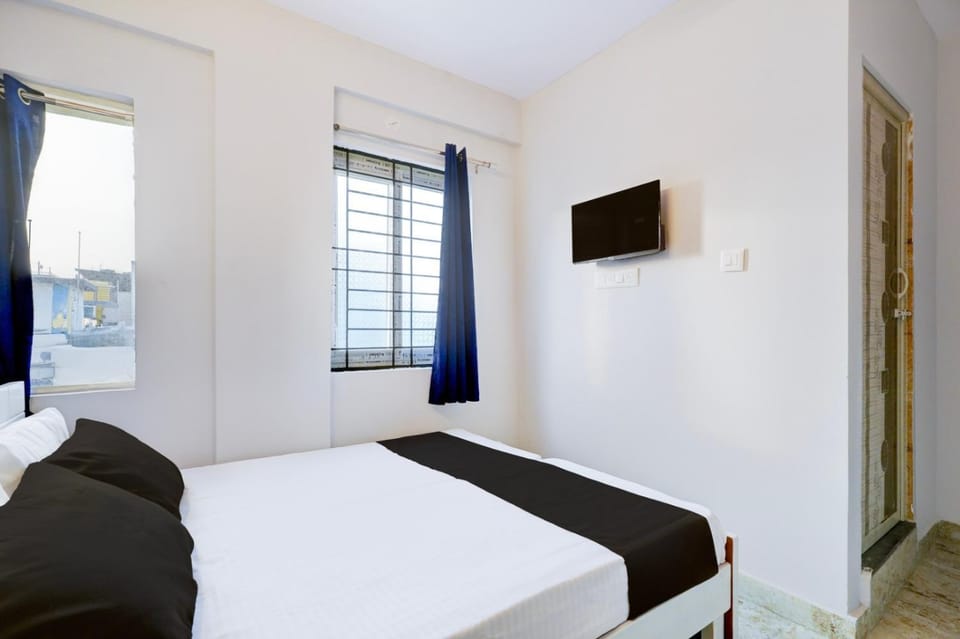 Bed, TV and multimedia, Photo of the whole room