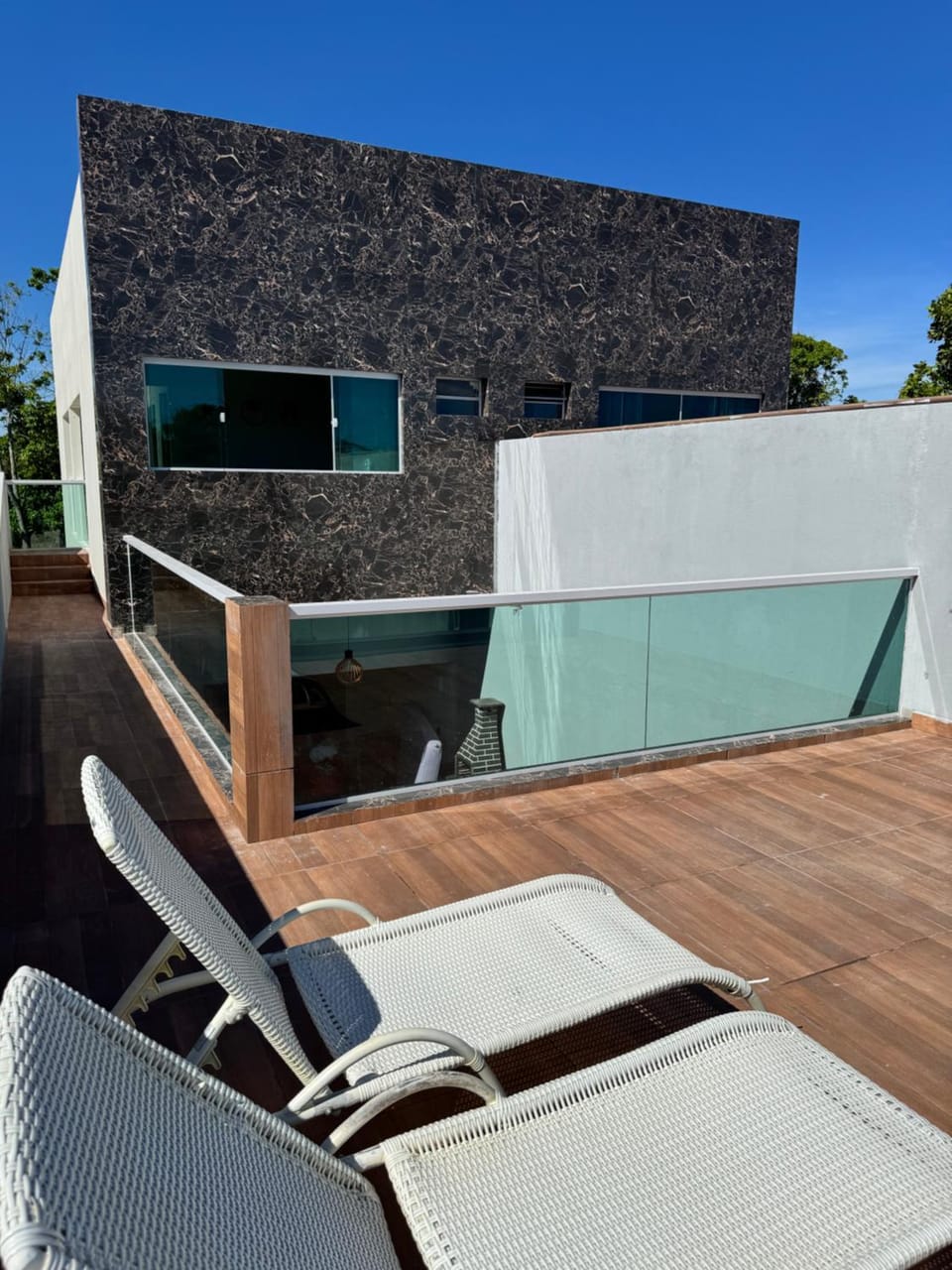 Day, Balcony/Terrace, Seating area, Pool view, Swimming pool, sunbed