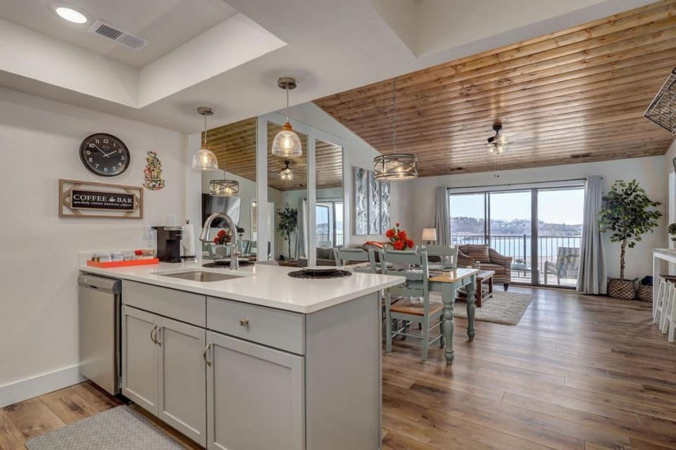 Lakeview Getaway Apartment in Kimberling City