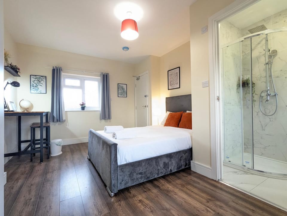 5 Ensuite Bedroom House Near Centre Free Parking House in York