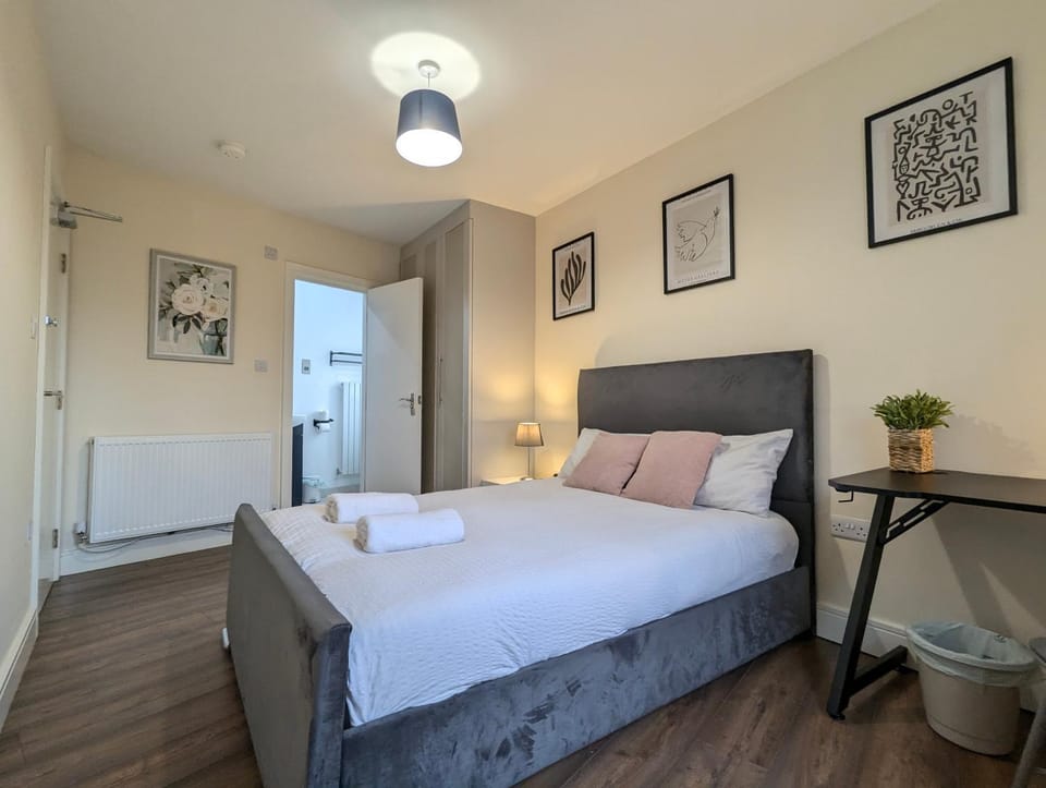 5 Ensuite Bedroom House Near Centre Free Parking House in York