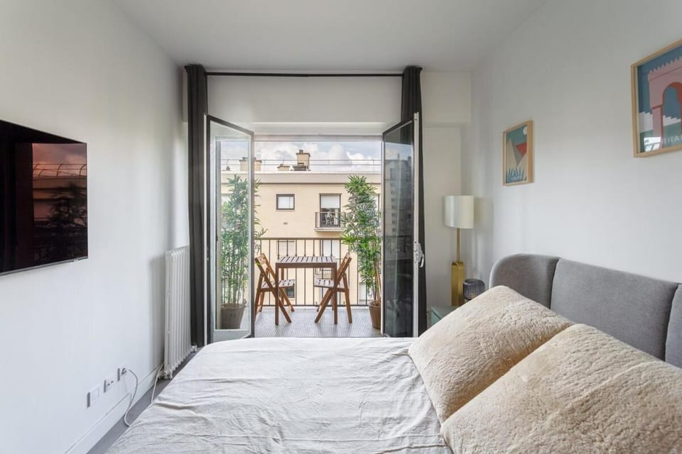 Bed, TV and multimedia, Balcony/Terrace, Photo of the whole room, Bedroom