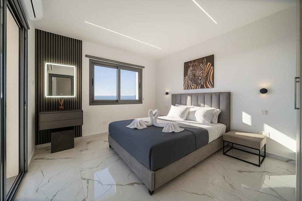Bed, Photo of the whole room, Bedroom, Sea view, towels