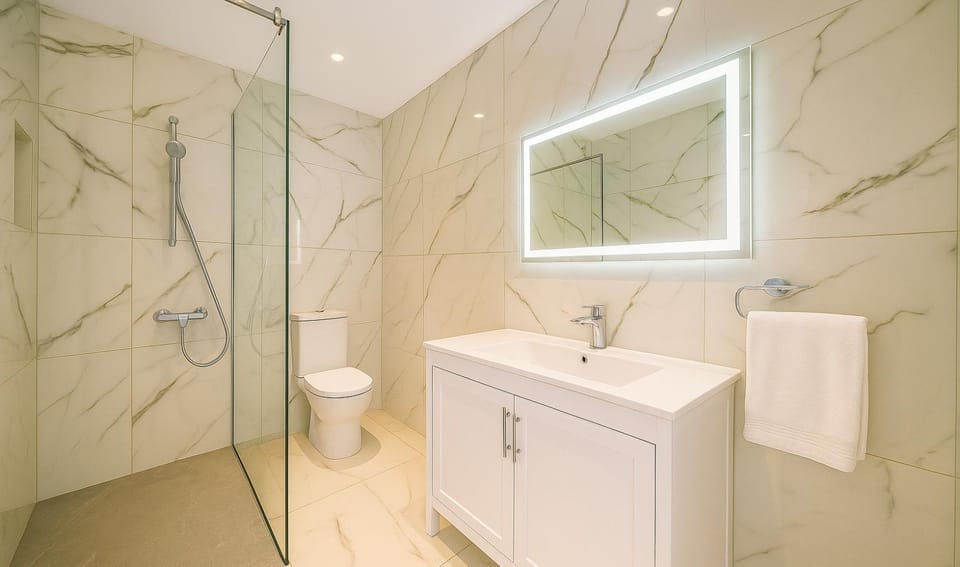 Shower, Toilet, Bathroom, towels