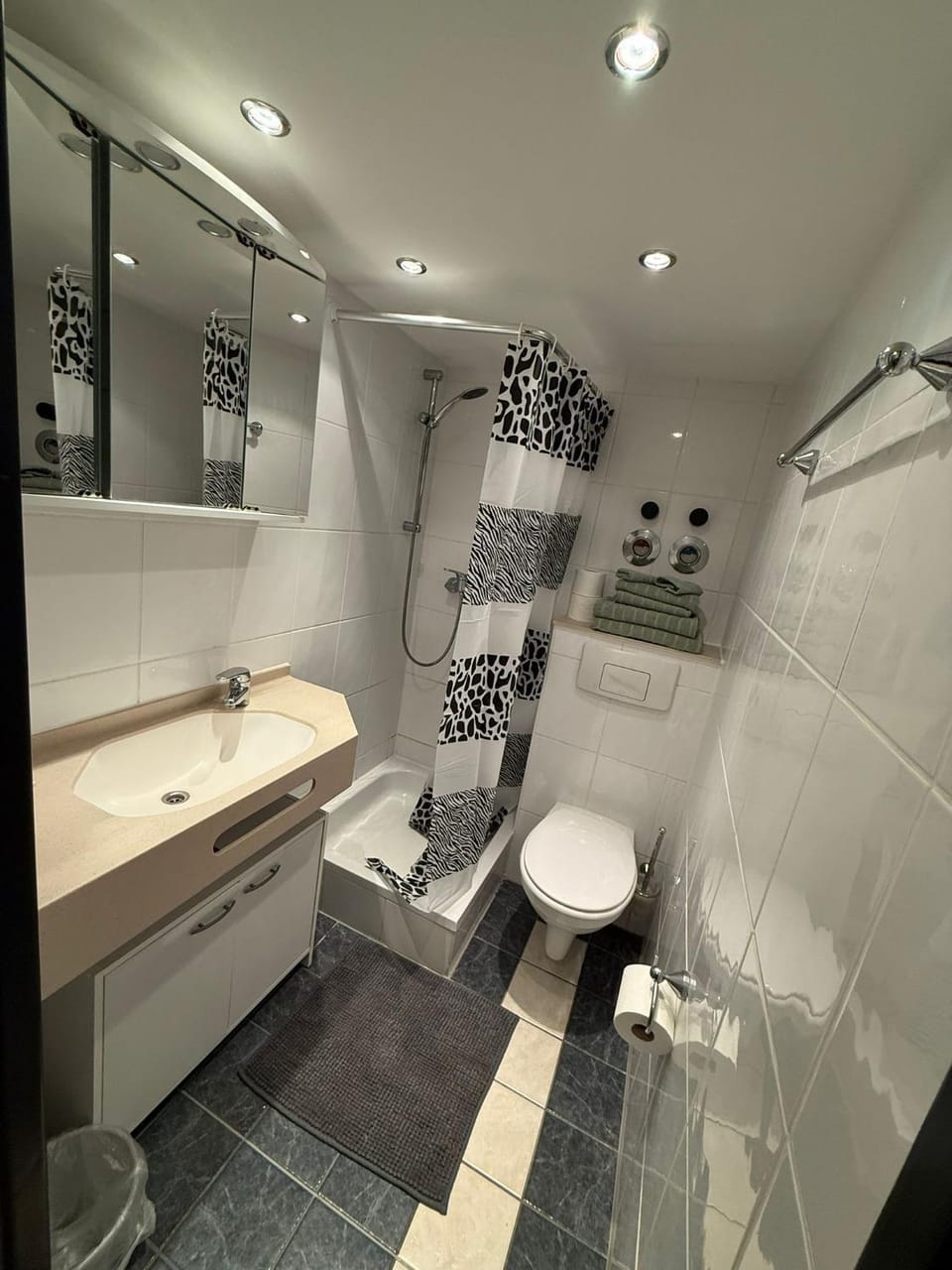 Shower, Toilet, Bath