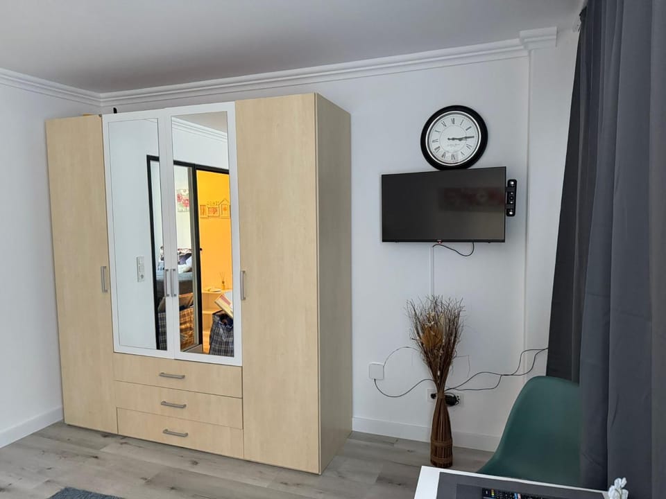 Communal lounge/ TV room, wardrobe