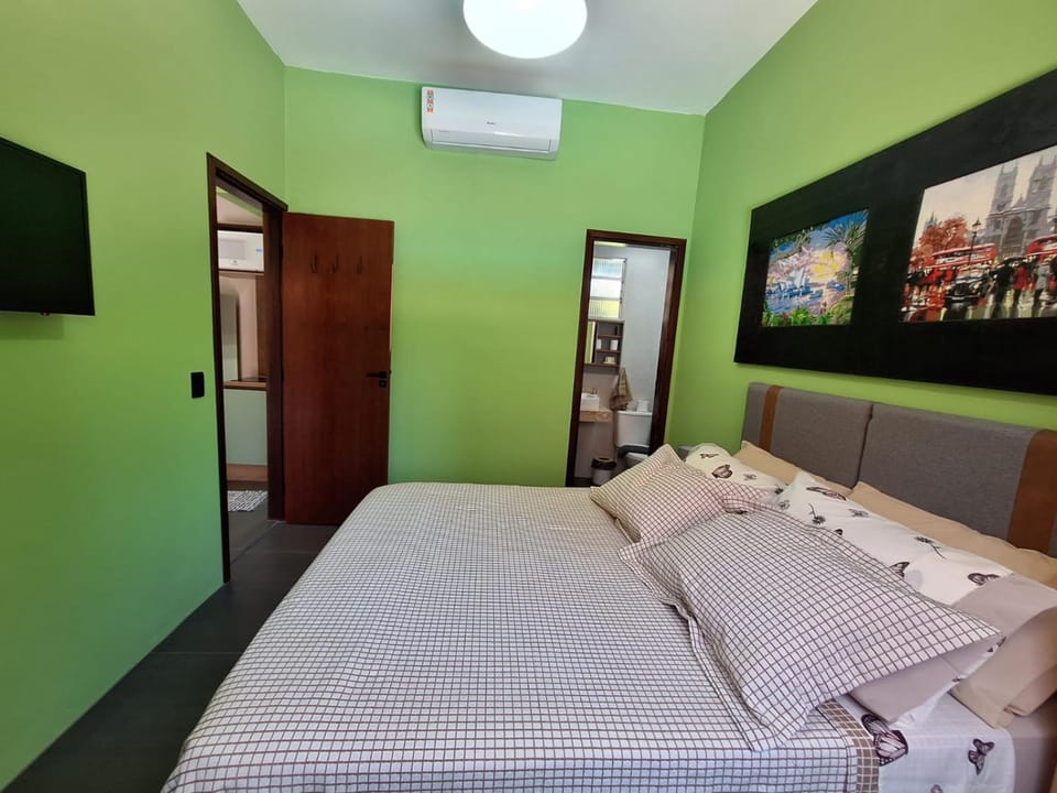 Bed, Bathroom, TV and multimedia, Bedroom, Pool view, air conditioner