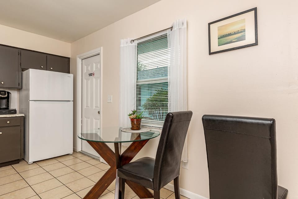 Coffee/tea facilities, Dining area, kitchen