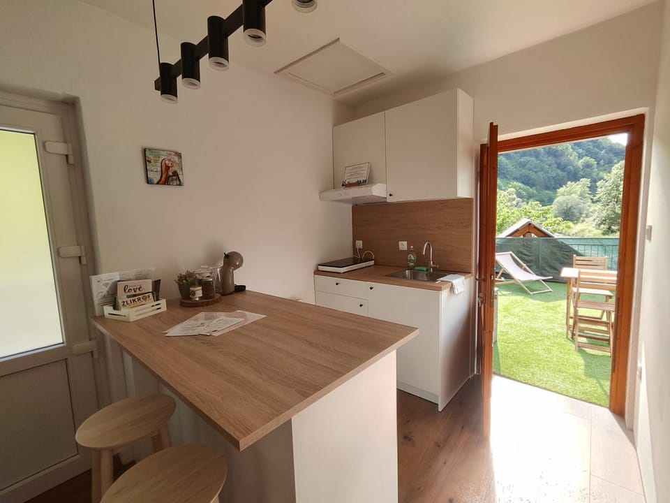 Patio, Dining area, kitchen