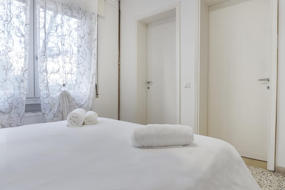 Bed, Photo of the whole room, Bedroom, towels, wardrobe