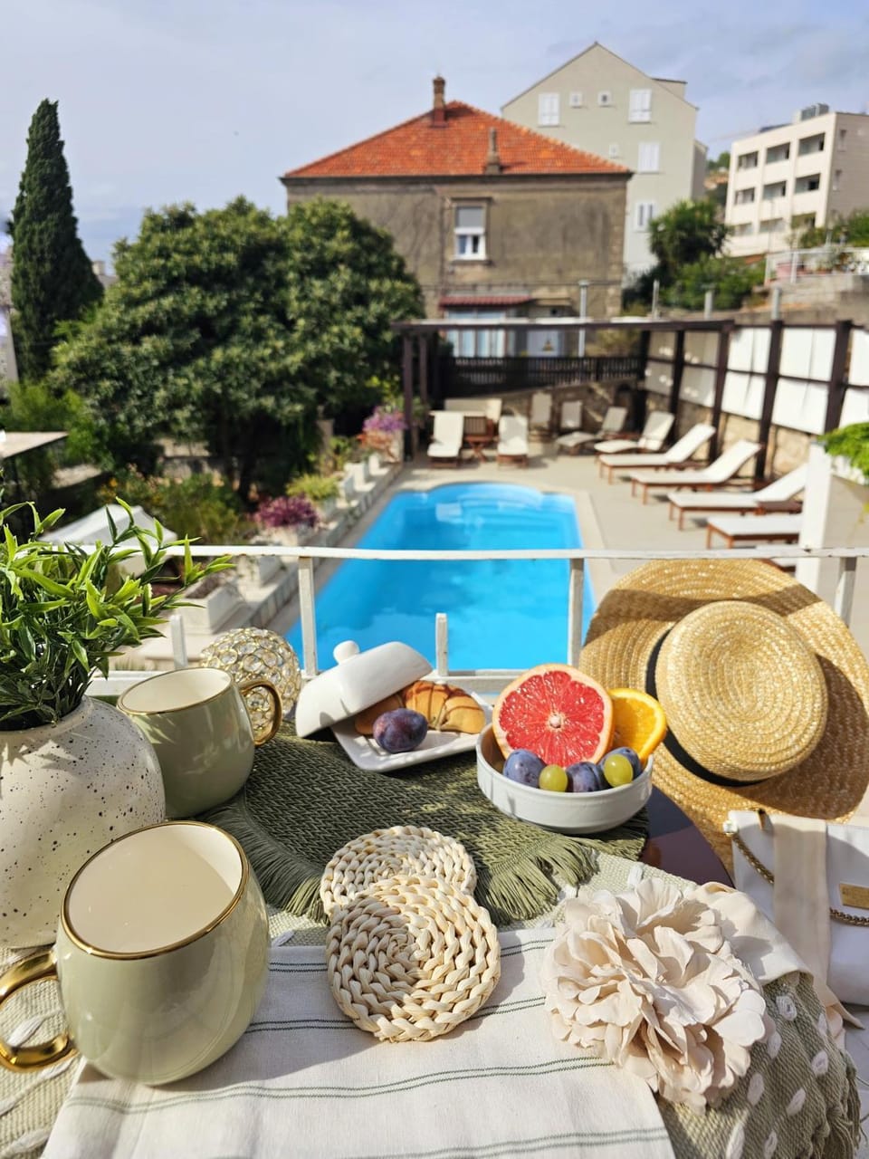 Patio, Garden, Balcony/Terrace, Food and drinks, Garden view, Pool view, Swimming pool, sunbed