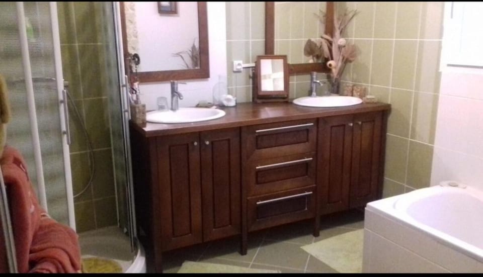 Chambres dans villa avec vue magnifique Bed and Breakfast in Provence