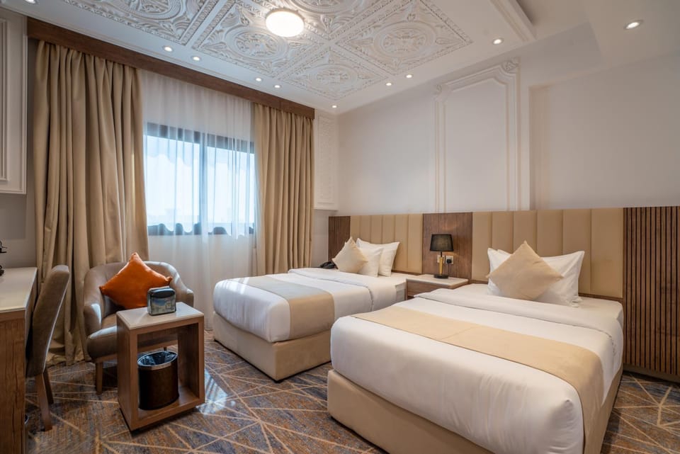 Bed, Seating area, Bedroom