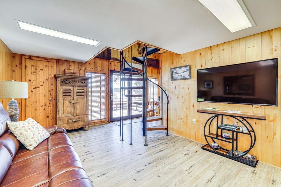 2 Mi to Main Street: Mtn-View Escape in Lander! House in Lander