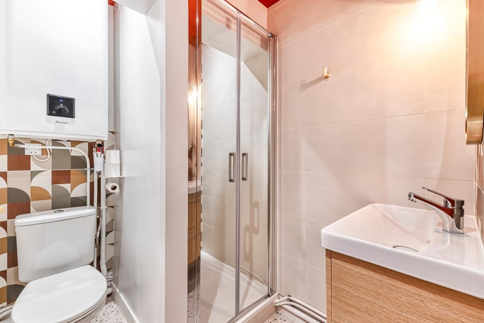 Shower, Toilet, Bathroom