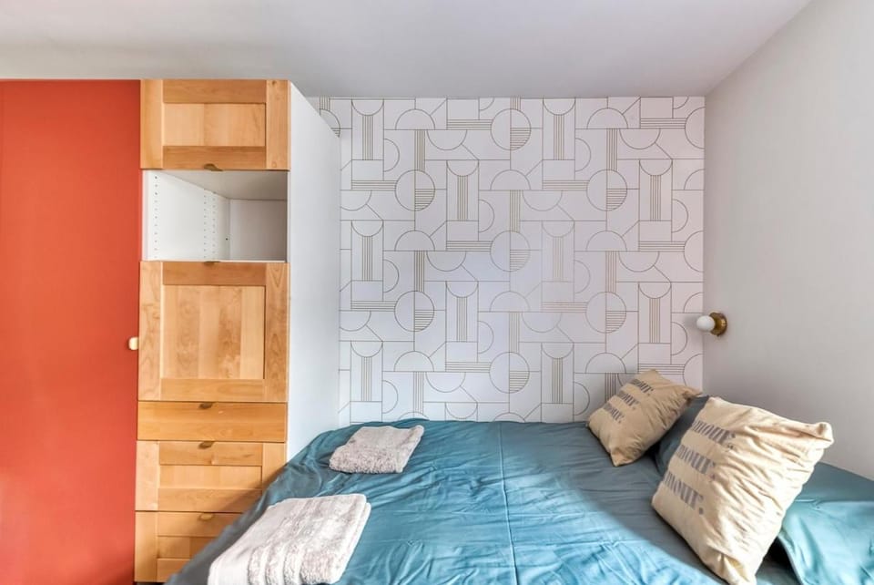 Bed, Photo of the whole room, Bedroom, towels, wardrobe
