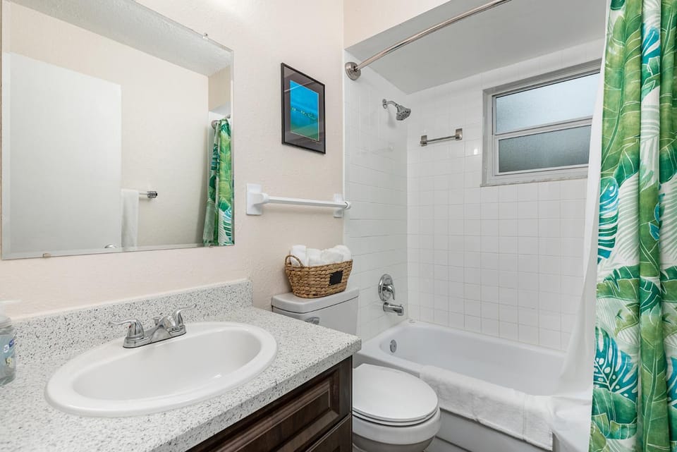 Shower, Toilet, Bathroom, Bath, towels