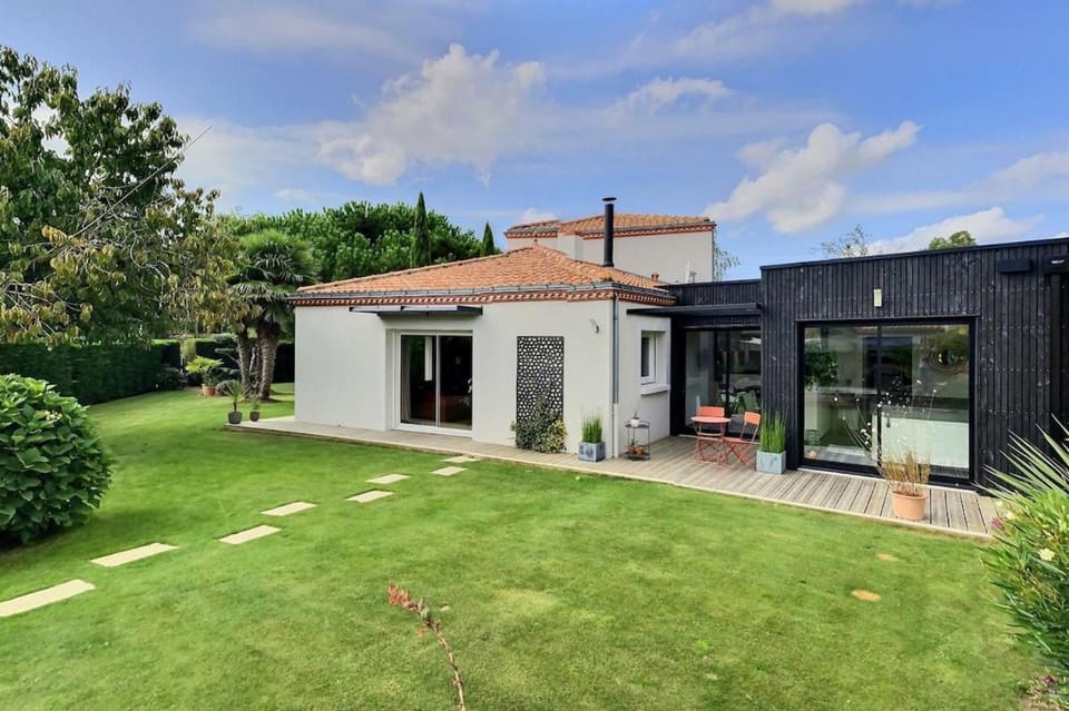 Maison 4 chambres piscine et jacuzzi Villa in Pays de la Loire