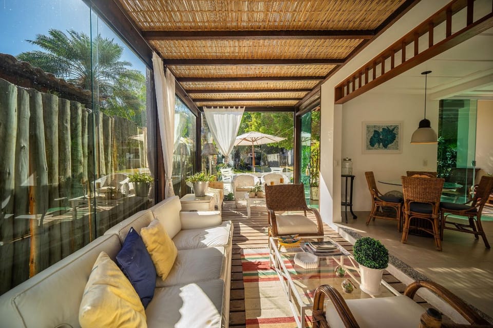 Seating area, Area and facilities