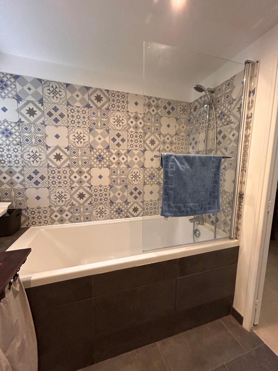Bathroom, Bath, towels, washing machine, dryer