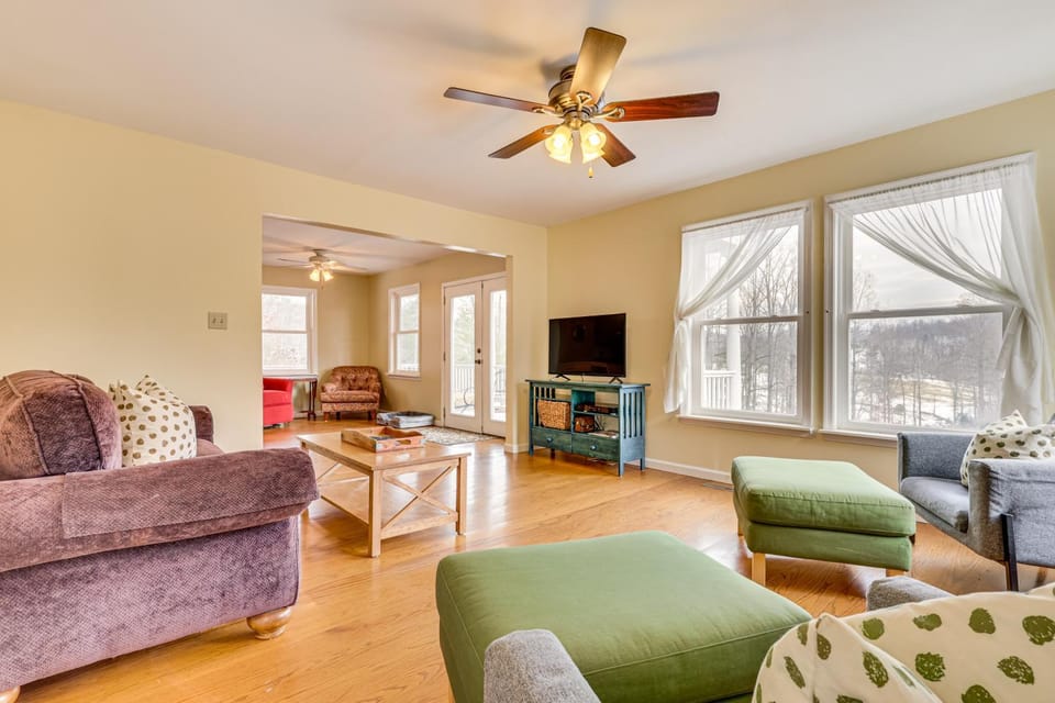 Family Home w/ Game Room & Decks in Etlan! House in Shenandoah Valley