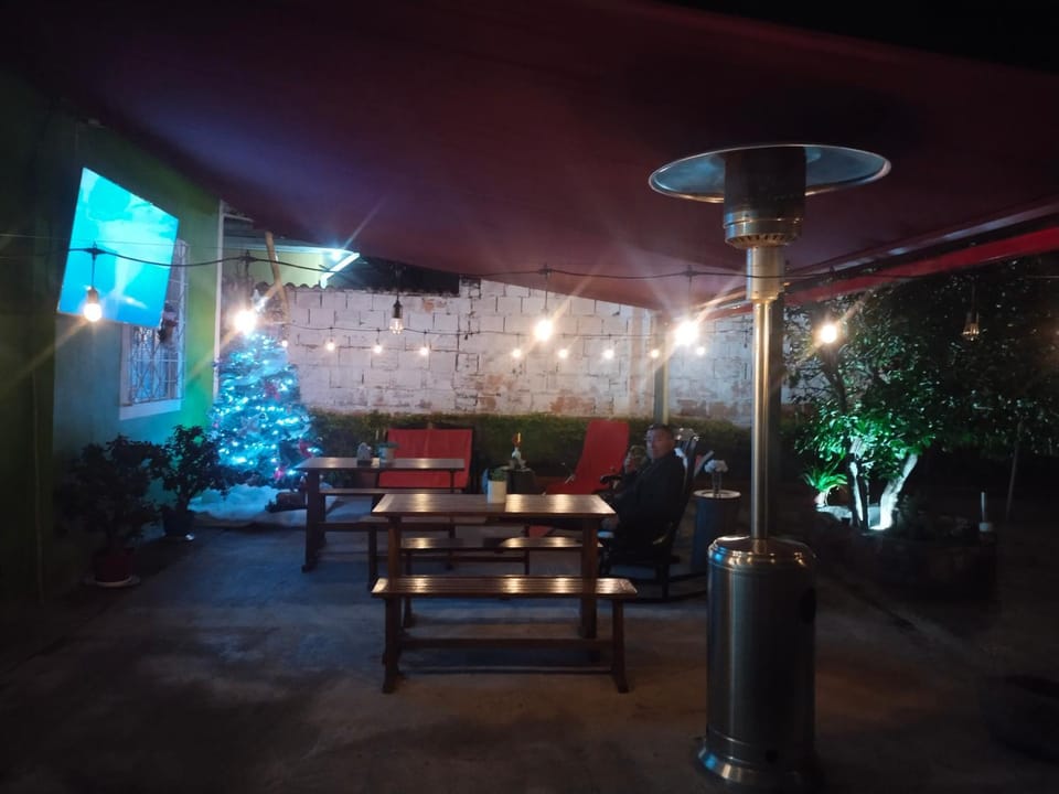 Restaurant/places to eat, Balcony/Terrace