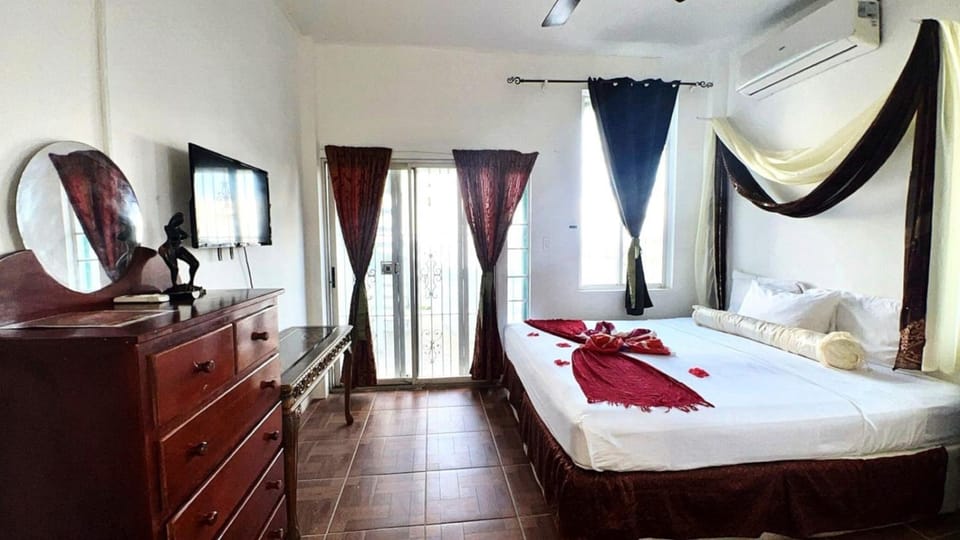 Bed, TV and multimedia, Bedroom, air conditioner
