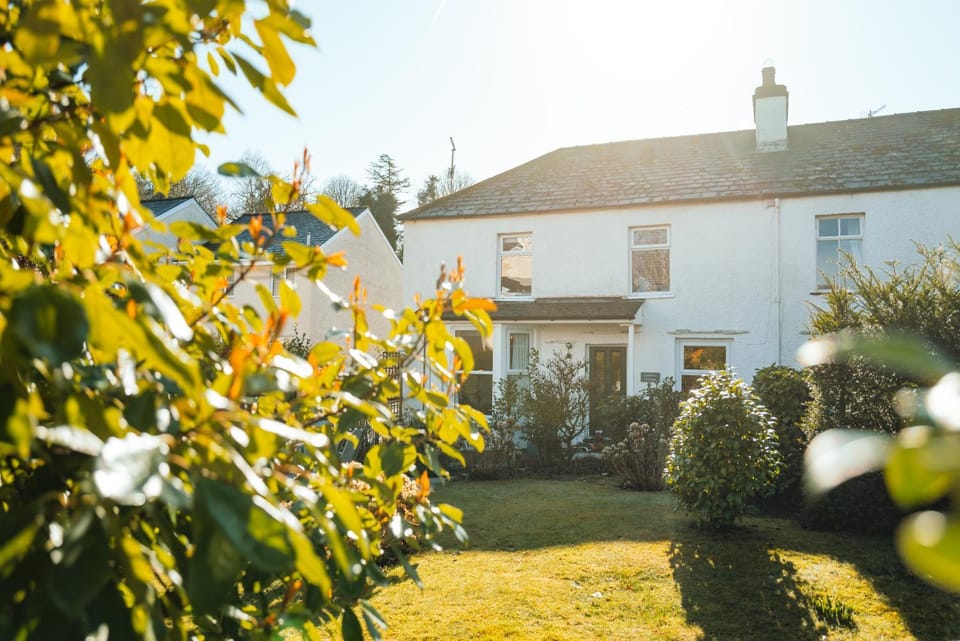 Property building, Spring, Day, Garden, Garden view
