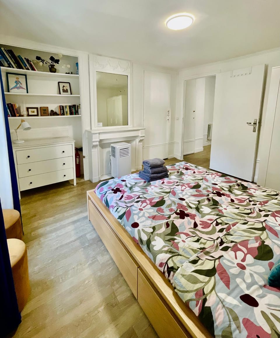 Mon Amour Vavin Apartment in Paris