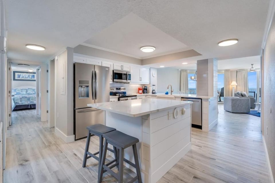 Kitchen or kitchenette, Dining area, dishwasher, minibar, oven, stove