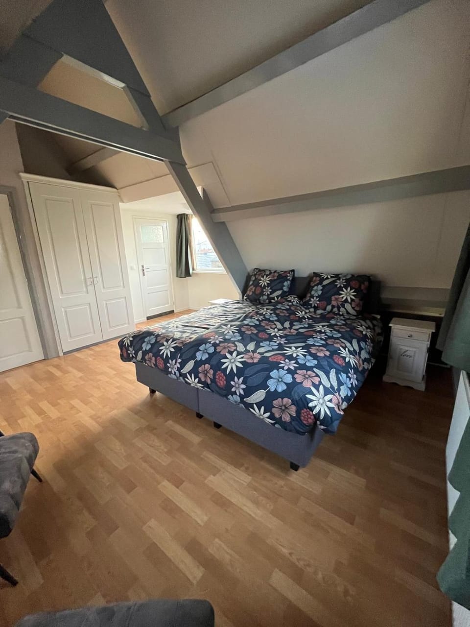 Bed, Living room, Photo of the whole room, Bedroom
