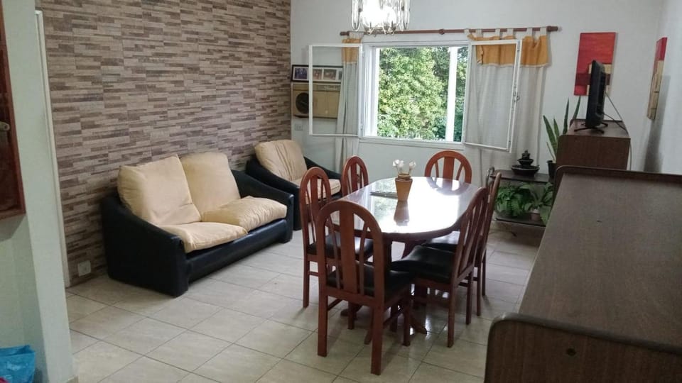 departamento de excelente ubicación, cochera , aire acondicionado Apartment in Villa Carlos Paz