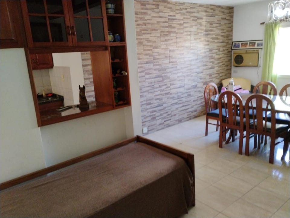 departamento de excelente ubicación, cochera , aire acondicionado Apartment in Villa Carlos Paz