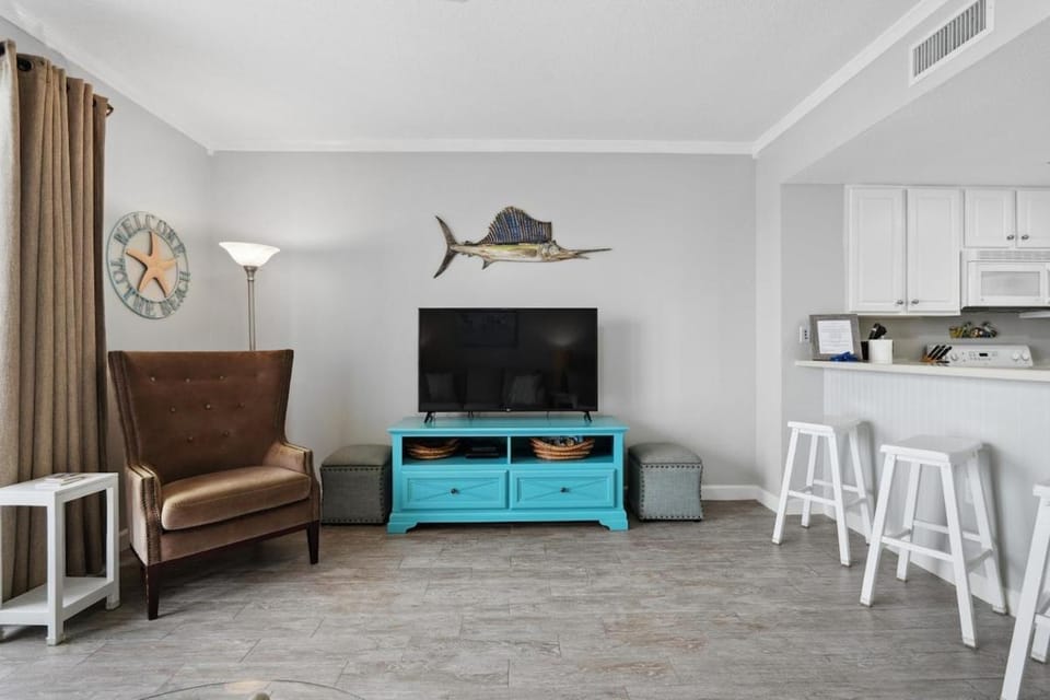 Communal lounge/ TV room, Kitchen or kitchenette, Living room, Seating area, Dining area