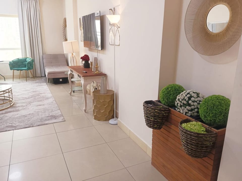 Luxury Royal 3-Bedroom Apartment with Garden View opposite to Safiya Park Apartment in Al Sharjah