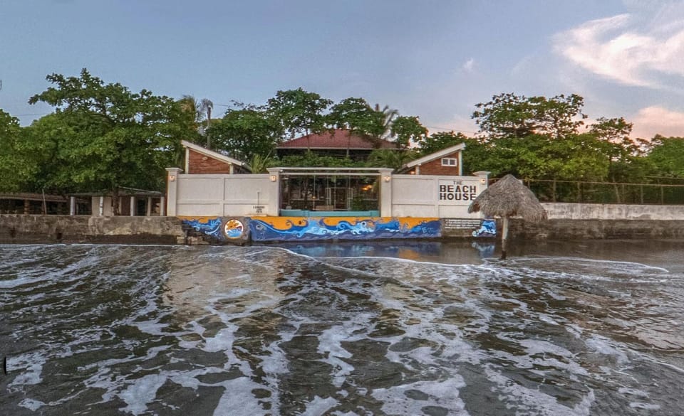Romantic Seaside Casita w Pool, AC, Fire Sunsets House in Managua (Department)