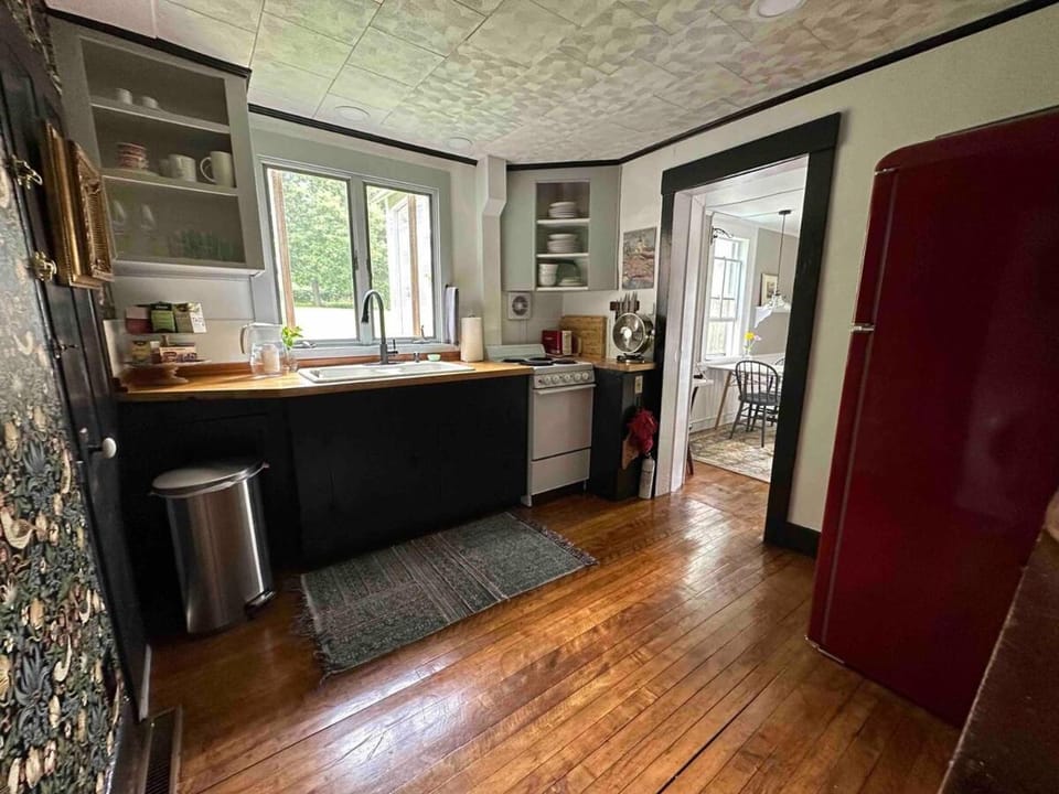 Retreat at Sea Cloud Cottage in Historic Wiscasset House in Edgecomb