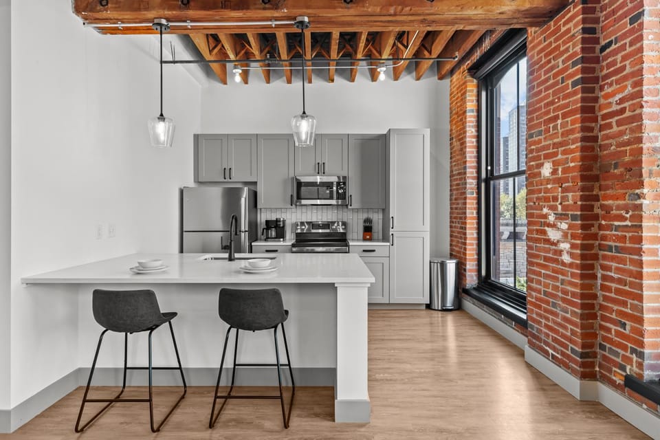 Kitchen or kitchenette, Dining area, oven, stove