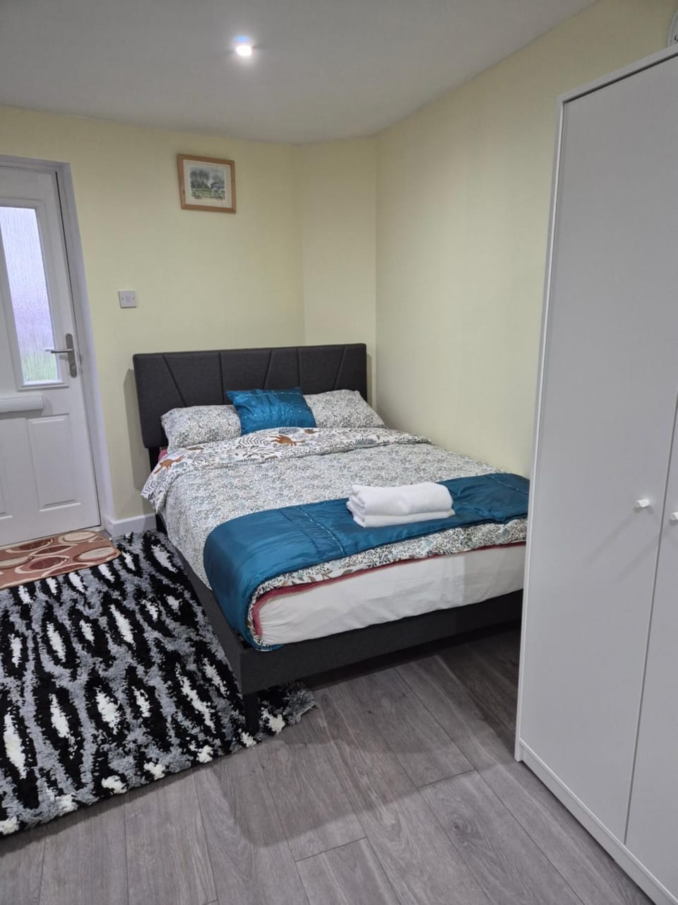 Bed, Internal: Not applicable to any particular room
