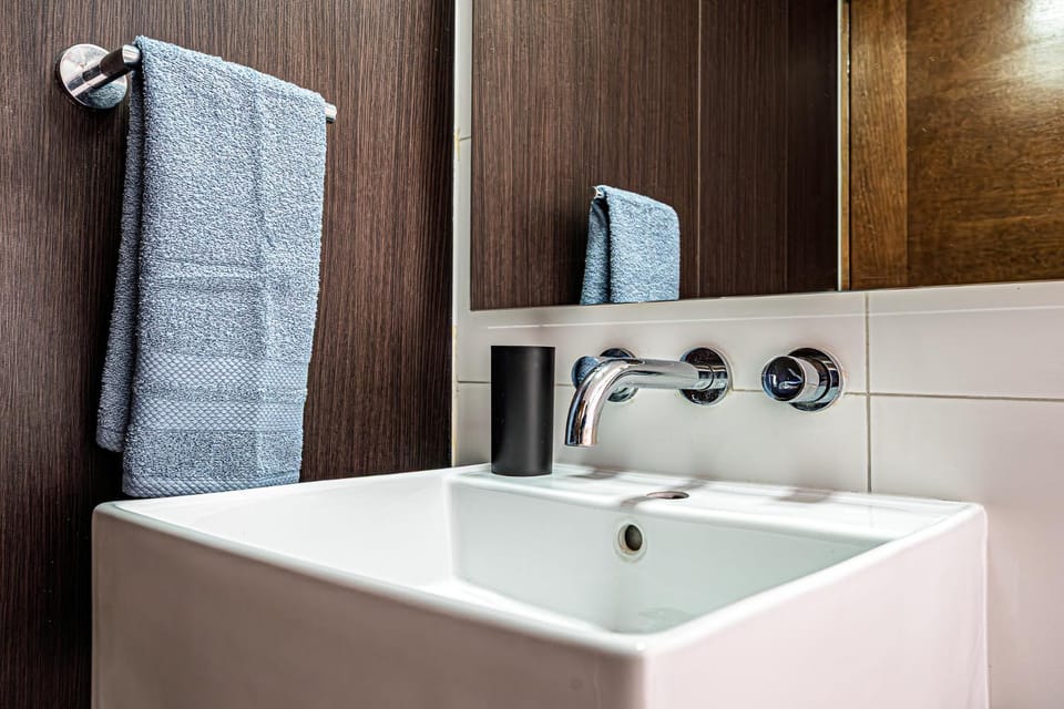 Bathroom, towels