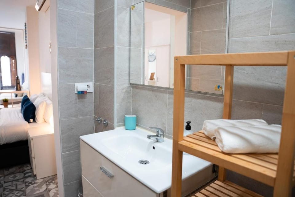 Shower, Bathroom, towels