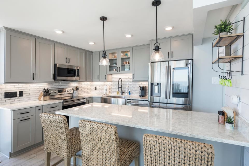 Kitchen or kitchenette, Dining area, dishwasher, minibar, oven, stove, toaster
