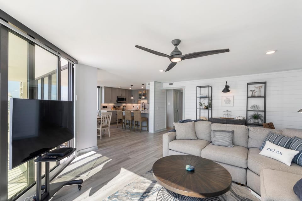 Communal lounge/ TV room, Kitchen or kitchenette, Living room, Seating area, Dining area