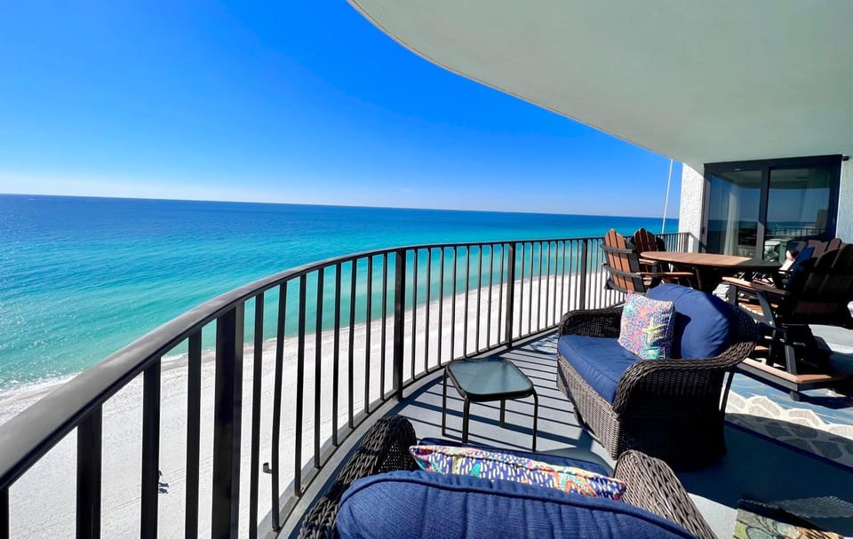 Day, View (from property/room), Balcony/Terrace, Seating area, Beach, Sea view, group of guests