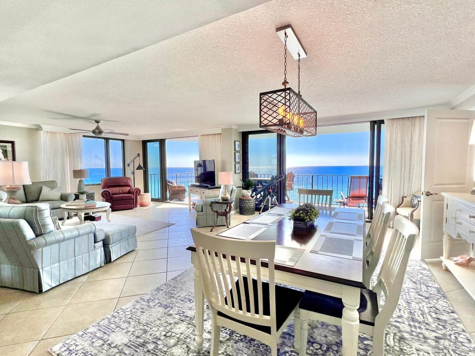 TV and multimedia, View (from property/room), Balcony/Terrace, Living room, Photo of the whole room, Seating area, Dining area, Sea view