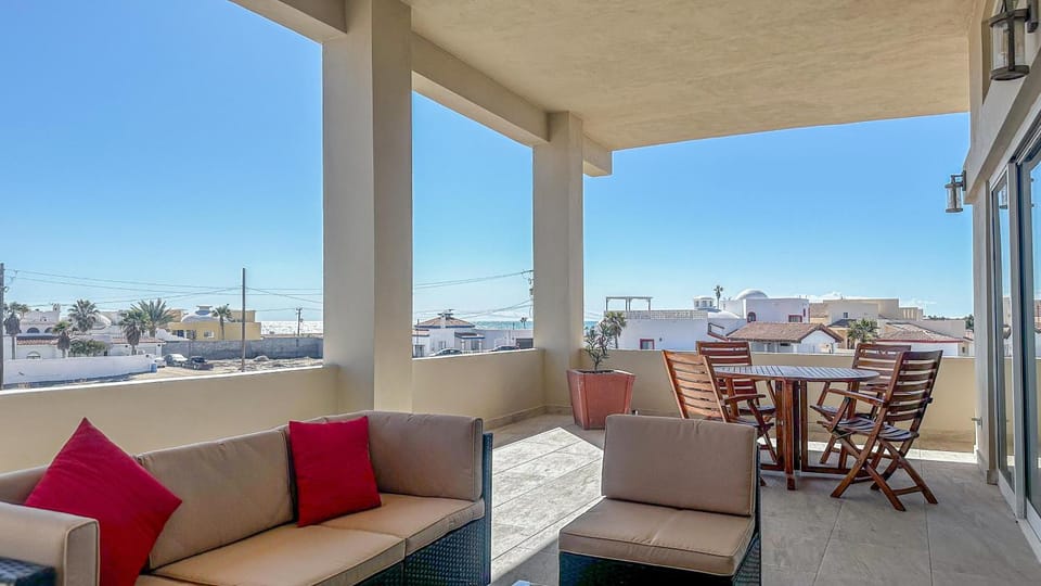 View (from property/room), Balcony/Terrace, Seating area